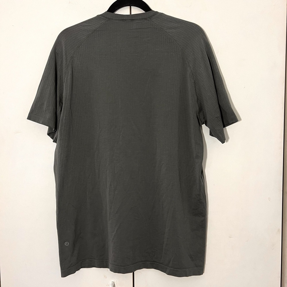 Lululemon Metal Vent Tech Short Sleeve Shirt Mens Charcoal Gray Training Tee L - Picture 2 of 6